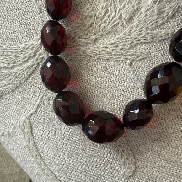 Cherry Amber bead necklace - Picture 4 of 5